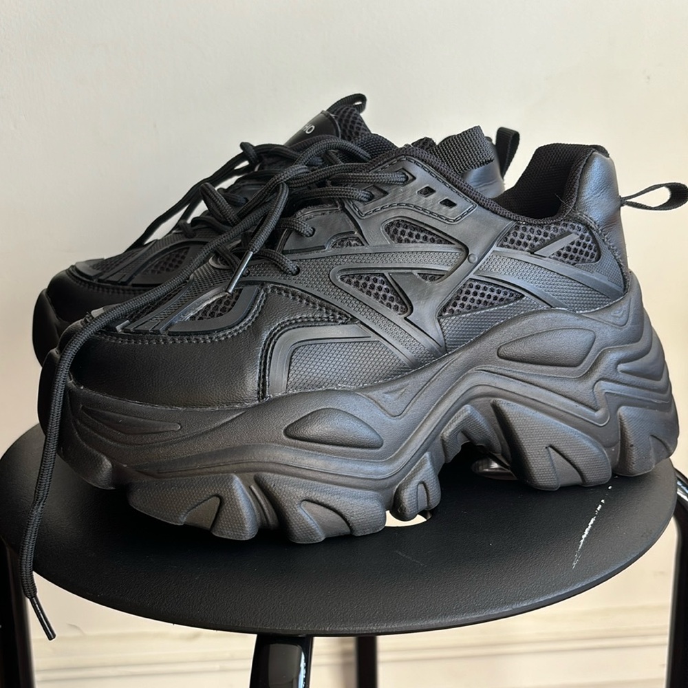 LIKE NEW!! CHUNK PLATFORM SNEAKERS ORIGINAL BOX INCLUDED